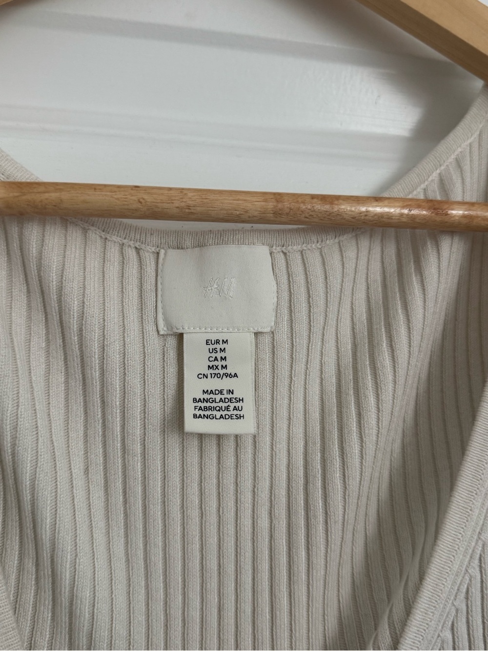 H&M Ribbed V-Neck Button-Front Crop Top - Cream - Picture 3 of 4